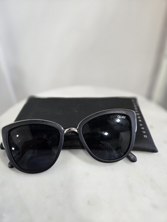 Quay Australia Accessories - Quay Australia Black Cat-Eye Sunglasses with Dark Lenses